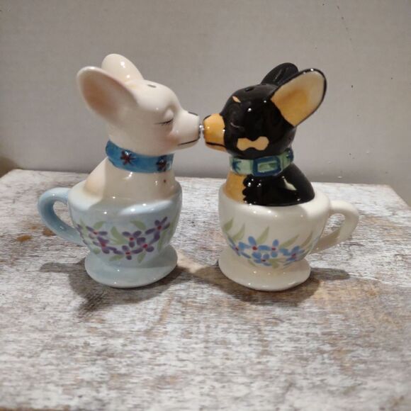 Teacup Chauawa Salt and Pepper magnetic Ceramic Shakers. C5 - Picture 3 of 8